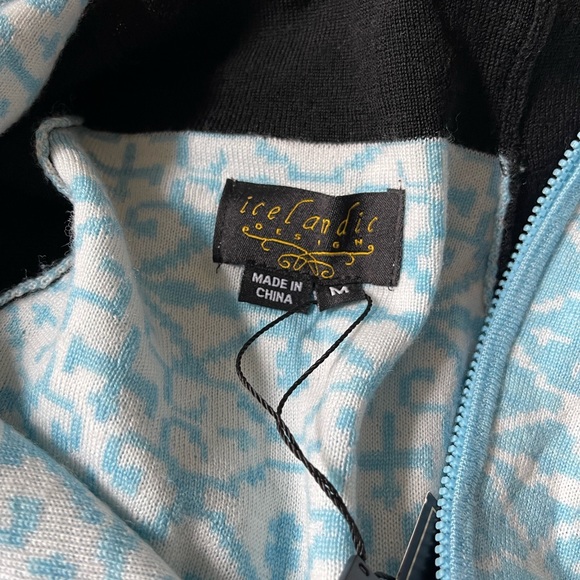 New W/Tags Soft mount Wool Sweater With Thumb holes, Long Sleeves and Zipper. - Picture 6 of 7